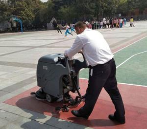 南昌市洪都小学采购使用X530手推式式洗地机
